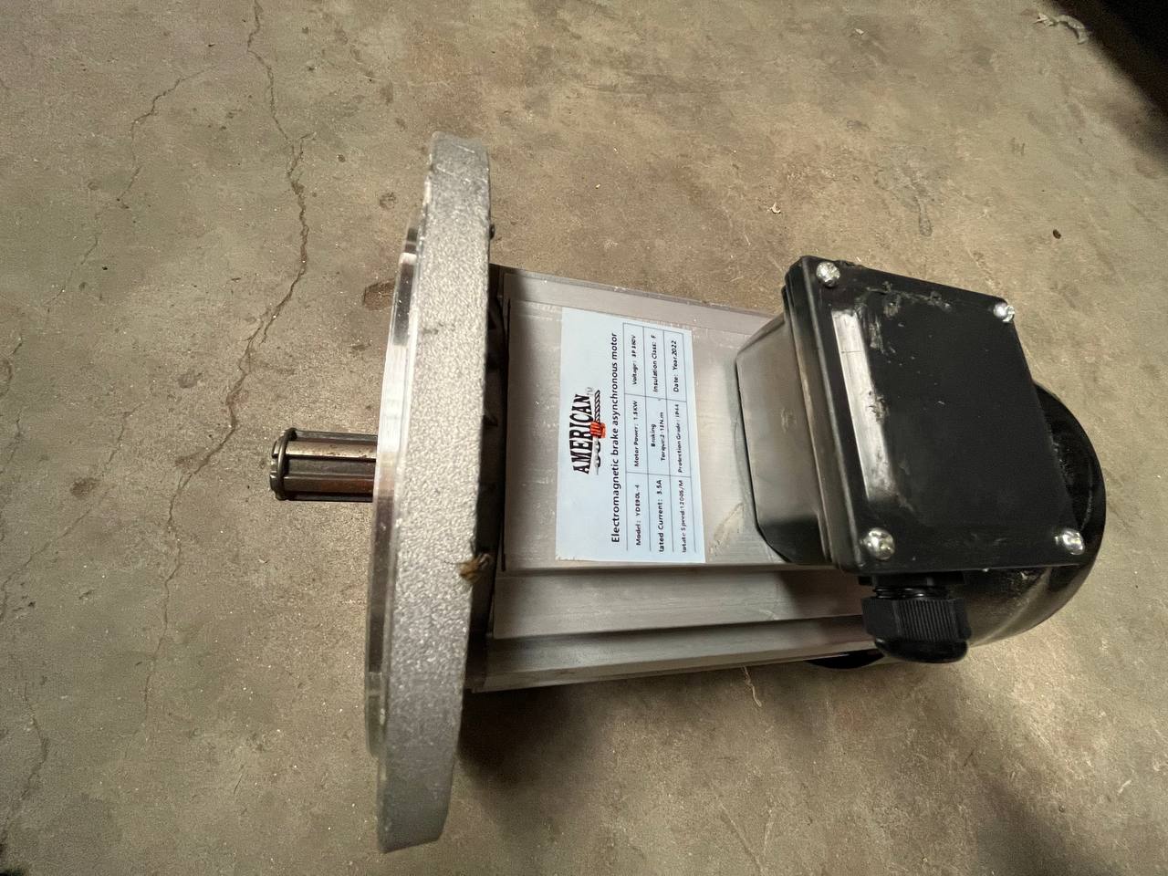 ម៉ូទ័រជើងទ្រស្ពានតួដឺរ៉ា