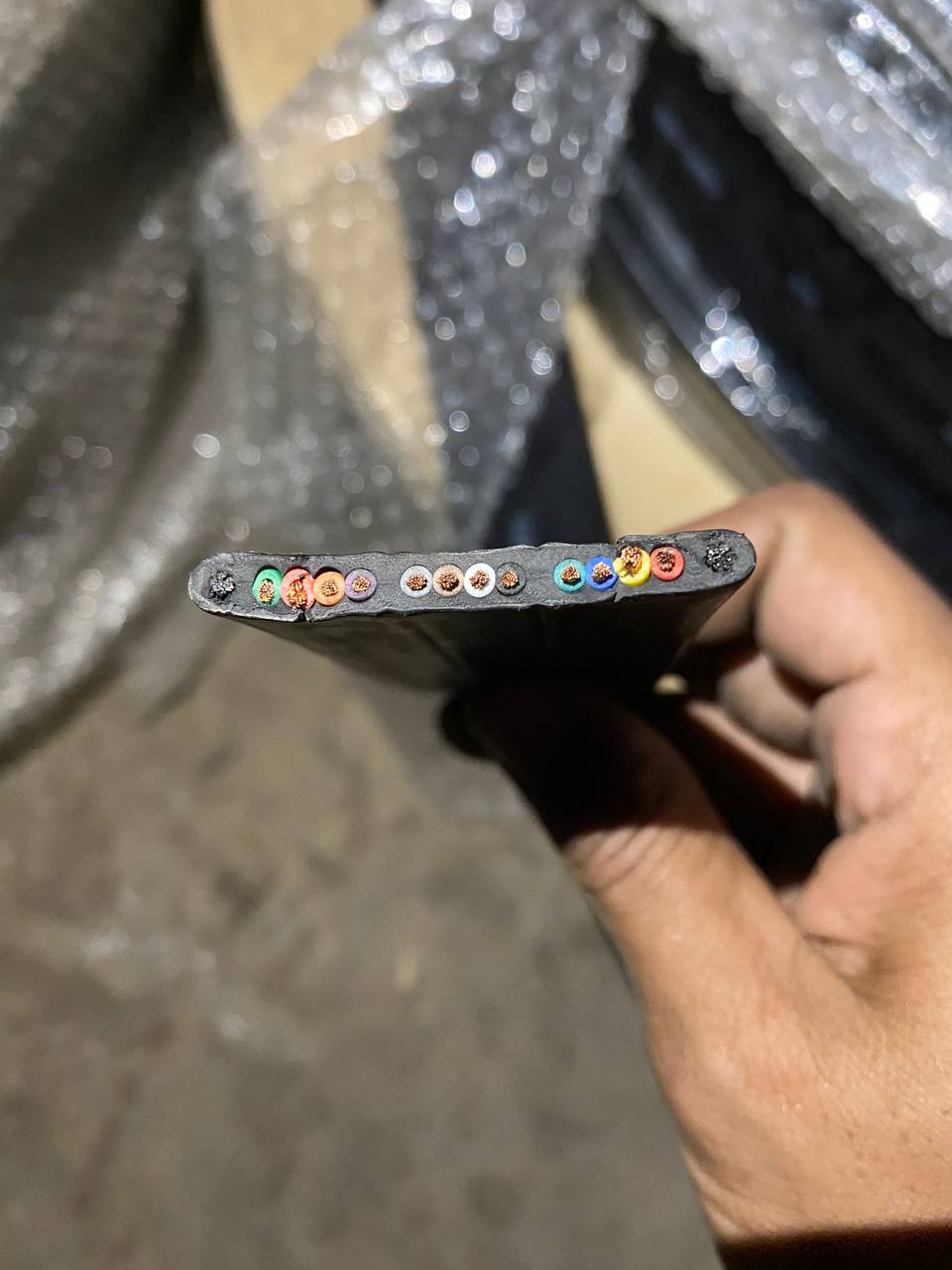 ខ្សែភ្លើងខ្មៅសំប៉ែត12X1MM
